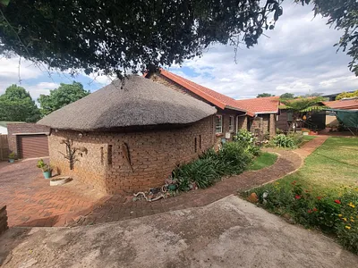 3 Bedroom House To Rent in Roodepoort - bvOR.webp