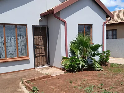 2 Bedroom House For Sale in Soshanguve - FcRy.webp