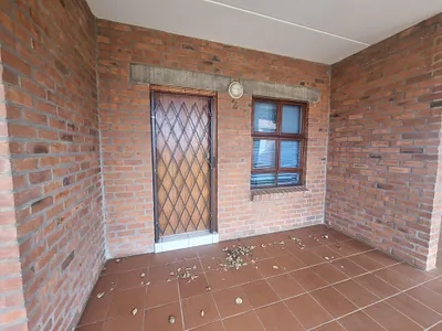1 Bedroom Apartment For Sale in Roodepoort - NjRt.webp