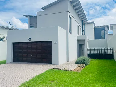 3 Bedroom Townhouse To Rent in Sandton - r1X8.webp