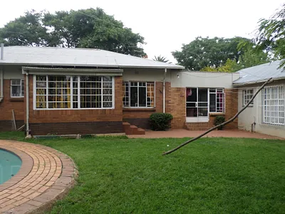 4 Bedroom House To Rent in Roodepoort - img