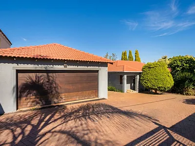 3 Bedroom House For Sale in Roodepoort - U4uO.webp