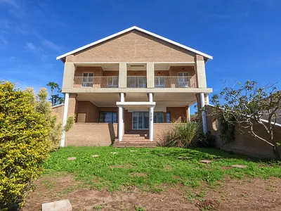 9 Bedroom House For Sale in Scottburgh - YCbv.webp
