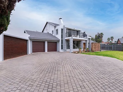 4 Bedroom House For Sale in Benoni - yfEp.webp