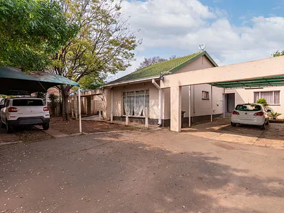 5 Bedroom House For Sale in Germiston - 0hsb.webp