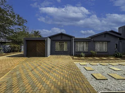 3 Bedroom House For Sale in Kempton Park - L24y.webp