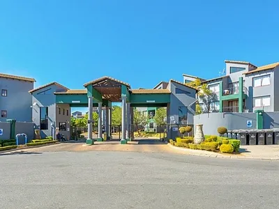 2 Bedroom Apartment For Sale in Roodepoort - u8rT.webp