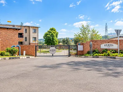 3 Bedroom Apartment For Sale in Roodepoort - I6Fp.webp