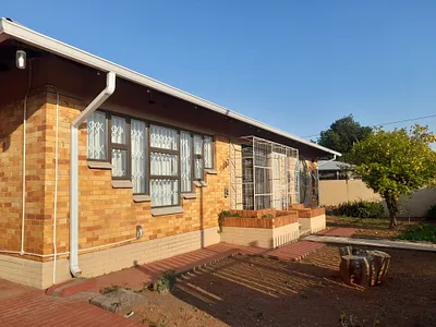 3 Bedroom House For Sale in Alberton - xty1.webp