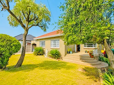 3 Bedroom House For Sale in Germiston - b4h6.webp