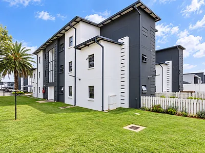 3 Bedroom Apartment For Sale in Kempton Park - img