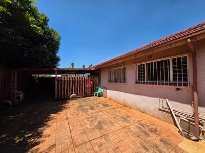 3 Bedroom House For Sale in Germiston - 2ysS.webp