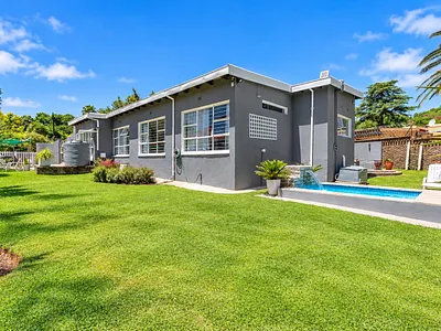 4 Bedroom House For Sale in Roodepoort - FLPA.webp