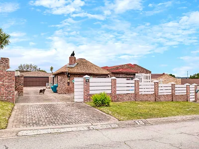 3 Bedroom House For Sale in Port Elizabeth - img