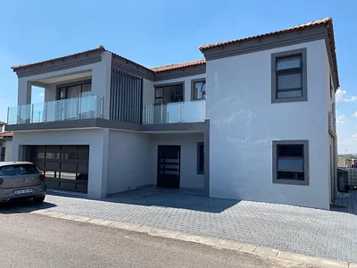 5 Bedroom House For Sale in Midrand - vARN.webp