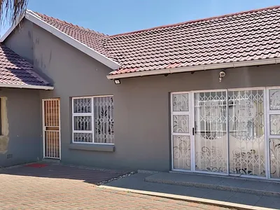 3 Bedroom House For Sale in Roseacre, Johannesburg - Djcl.webp