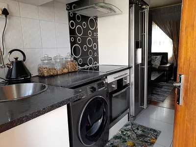 2 Bedroom Apartment For Sale in Soweto - 62JY.webp