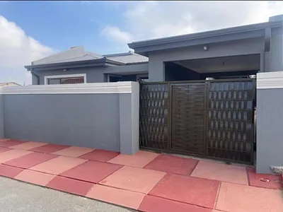 3 Bedroom House For Sale in Meadowlands, Soweto - BA5y.webp