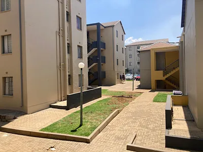 2 Bedroom Apartment For Sale in Soweto - img