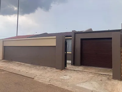 4 Bedroom House For Sale in Soweto - img
