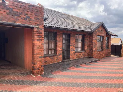 4 Bedroom House For Sale in Protea Glen, Soweto - img