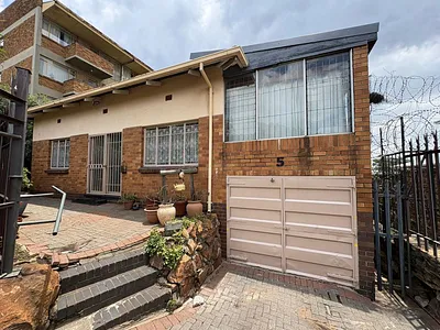 3 Bedroom House For Sale in Johannesburg - f31F.webp