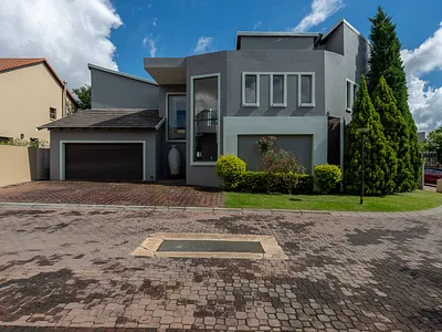 4 Bedroom House For Sale in Sandton - img