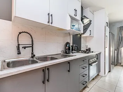 2 Bedroom Apartment For Sale in Soweto - img