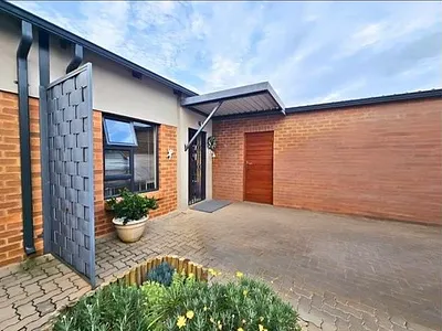 3 Bedroom Townhouse For Sale in Pretoria - img