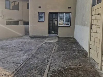 2 Bedroom House To Rent in Chatsworth - mPbs.webp