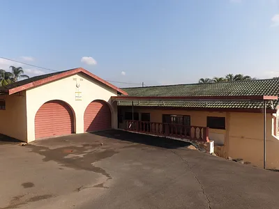 5 Bedroom House For Sale in Queensburgh - lnzi.webp
