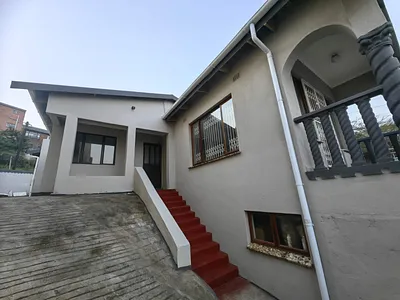 3 Bedroom House To Rent in Chatsworth - dBr7.webp