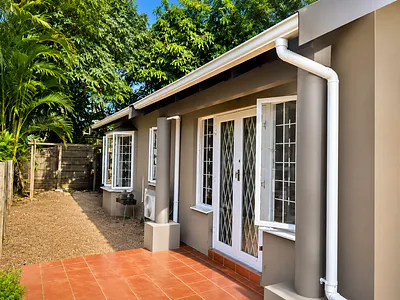 3 Bedroom Townhouse To Rent in Pinetown - ExS2.webp