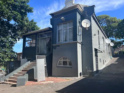 5 Bedroom House For Sale in Durban - RdB8.webp