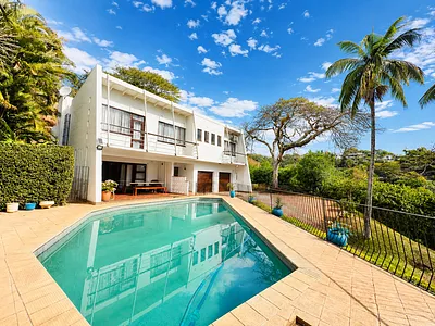 4 Bedroom House For Sale in Amanzimtoti - W4qx.webp