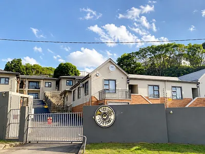3 Bedroom Townhouse To Rent in Durban North - iKcC.webp