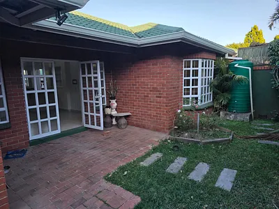 2 Bedroom Townhouse To Rent in Mount Edgecombe - qvA9.webp