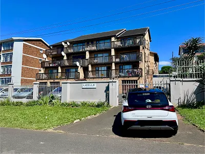 2 Bedroom Apartment For Sale in Amanzimtoti - C9C8.webp