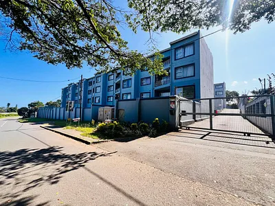 2 Bedroom Apartment For Sale in Amanzimtoti - 5e9V.webp