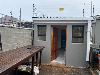0.5 Bedroom Apartment To Rent in Durban - nujN.webp