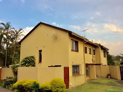 3 Bedroom Townhouse To Rent in Pinetown - 1XbA.webp