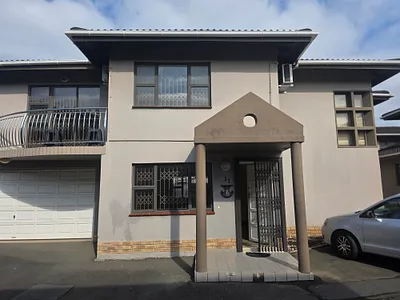 3 Bedroom Apartment To Rent in Queensburgh - m7F3.webp