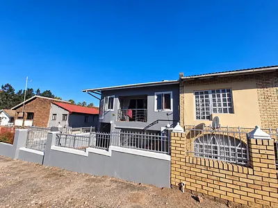 2 Bedroom Apartment To Rent in Chatsworth - KNr5.webp