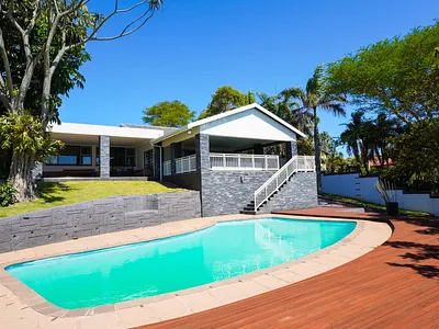 6 Bedroom House For Sale in Amanzimtoti - ldAt.webp