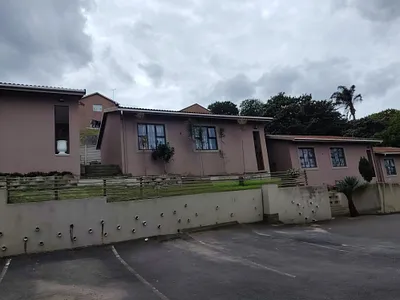 2 Bedroom Townhouse To Rent in Queensburgh - qW23.webp
