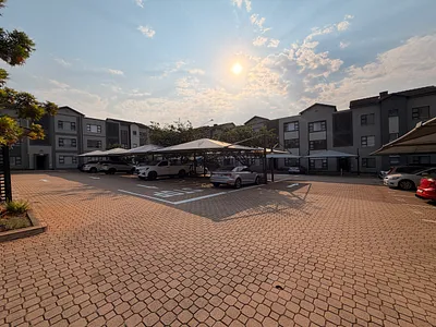 2 Bedroom Apartment For Sale in Umhlanga - EYwJ.webp