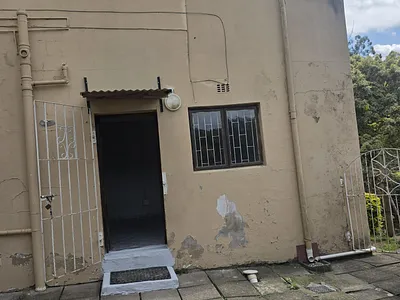 2 Bedroom Apartment To Rent in Queensburgh - XHbJ.webp
