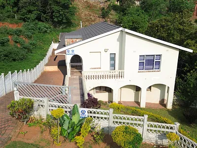 8 Bedroom House For Sale in Isipingo - img