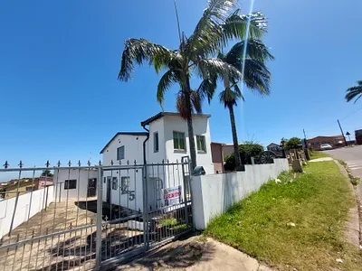 3 Bedroom House For Sale in Chatsworth - LwIs.webp