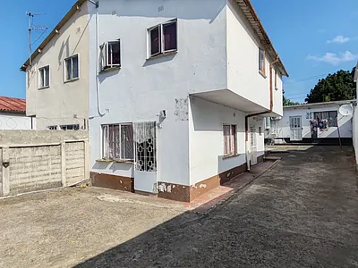 3 Bedroom House To Rent in Chatsworth - qiyK.webp